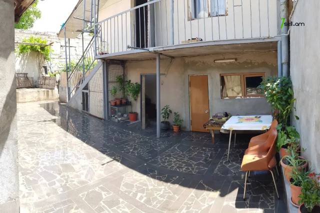 Երկու հարկանի քարե տուն Դավիթ Մալյան փողոցում Ավանում, 478 քմ, կոսմետիկ վերանորոգում