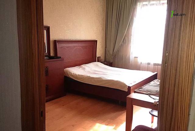 Մեկ հարկանի քարե տուն Սամվել Գևորգյան փողոցում Դավիթաշենում, 1200 ք.մ., 3+ սանհանգույց