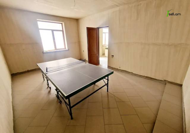 Բազմաֆունկցիոնալ գույք Դավիթ Բեկի փողոցում Էրեբունիում, 1800 ք.մ.