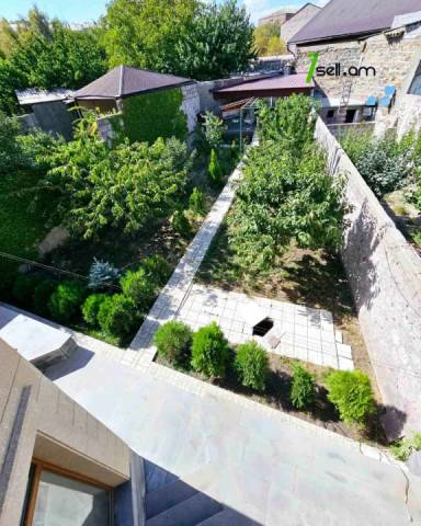 Երկու հարկանի քարե տուն Կուրղինյան փողոցում Մալաթիա Սեբաստիայում, 900 ք.մ., 2 սանհանգույց