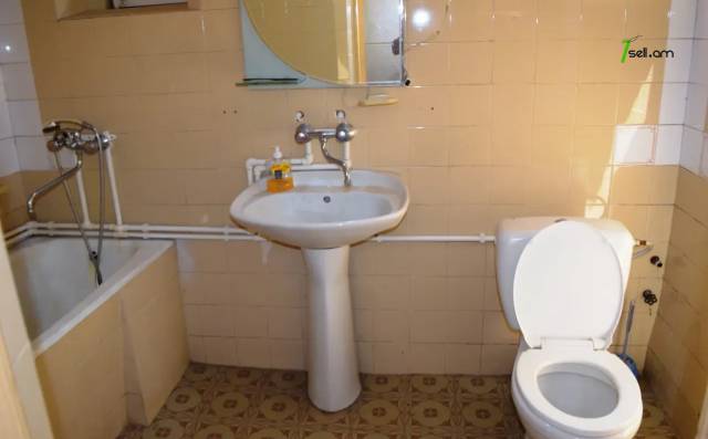 Երկու հարկանի քարե տուն, Պավլովի փողոցի 2-րդ նրբանցք Գյումրիում, 286 ք.մ., 2 սանհանգույց