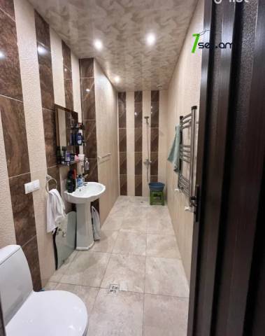 3 սենյականոց բնակարան նորակառույց շենքում Գրիբոյեդով փողոցում, 74 ք.մ., բարձր առաստաղներ, 7/14 հարկ