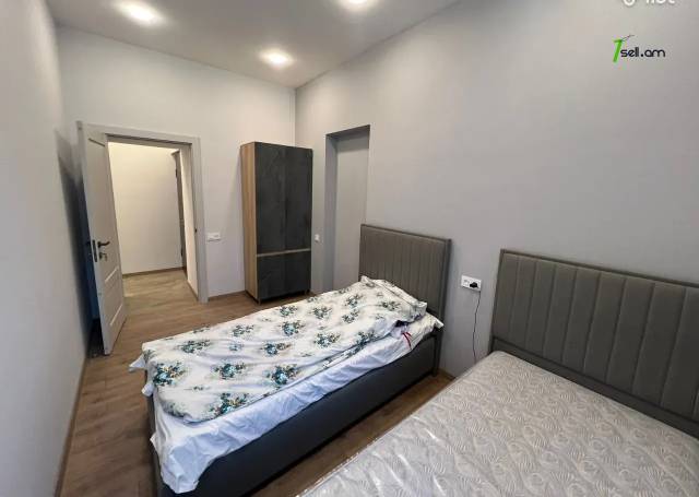 3 սենյականոց բնակարան Նալբանդյան փողոցում, 64 քմ, նախավերջին հարկ, բարձր առաստաղներ