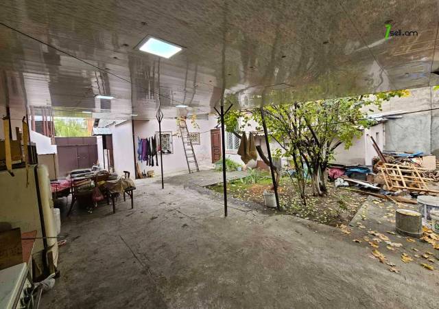 Մեկ հարկանի քարե տուն Գաջագործների փողոցում Էրեբունիում, 600 ք.մ.