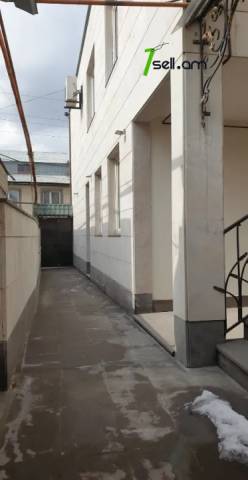 Երկու հարկանի քարե տուն Գաջեգործների փողոցում Էրեբունիում, 120 քմ, կապիտալ վերանորոգված