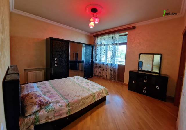 Երեք հարկանի քարե տուն Գևորգ Հովսեփյանի փողոցում Նորք Մարաշում, 1900 քմ, 3+ սանհանգույց