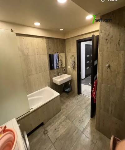 4 սենյականոց բնակարան նորակառույց շենքում Սասնա Ծռերի փողոցում, 112 ք.մ., 2 սանհանգույց