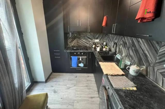 3 սենյականոց բնակարան, Թբիլիսյան խճուղի, 72 քմ, մասնակի վերանորոգում, քարե շենք