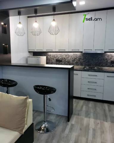2 սենյականոց բնակարան Պարոնյանի փողոցում, 45 քմ, 1/5 հարկ, կապիտալ վերանորոգված, քարե շենք