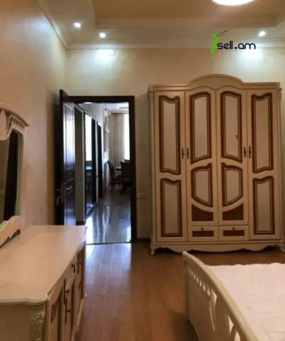 4 սենյականոց բնակարան Մեսրոպ Մաշտոցի պողոտայում, 120 քմ, 2/5 հարկ, բարձր առաստաղներ