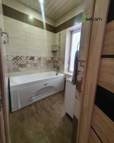 Երկու հարկանի քարե տուն Պարույր Սևակի փողոցում Ավանում, 640 ք.մ., 2 սանհանգույց