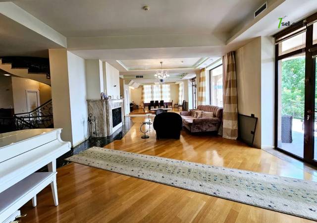 Երեք հարկանի տուն Արաբկիրում, 3200 ք.մ., 3+ սանհանգույց, մեծ հողամաս, կապիտալ վերանորոգված