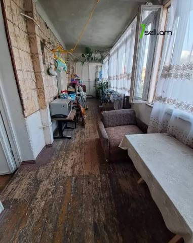 4 սենյականոց բնակարան Գյուլբենկյան փողոցում, 109 ք.մ., մի քանի պատշգամբ, նախավերջին հարկ, քարե շենք