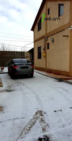 Երկու հարկանի քարե տուն, Սիրող Սրտեր բնակելի թաղամաս Նոր Նորքում, 300 ք.մ., 2 սանհանգույց