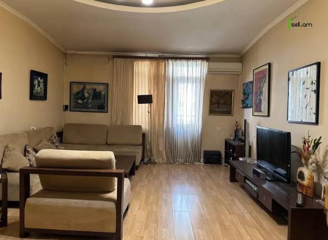 3 սենյականոց բնակարան Պուշկինի փողոցում, 106 ք.մ., 2 սանհանգույց, բարձր առաստաղներ, մի քանի պատշգամբ