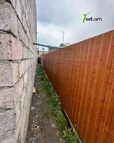 Մեկ հարկանի քարե տուն 6-րդ փողոցում Գեղանիստում, 320 քմ, մասնակի վերանորոգում