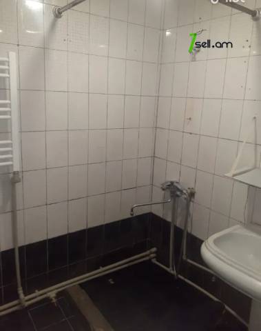 3 սենյականոց բնակարան, Սայաթ-Նովա թաղամաս, 71 քմ, 1/9 հարկ, կոսմետիկ վերանորոգում