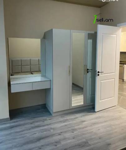 3 սենյականոց բնակարան նորակառույց շենքում Արամ Խաչատրյան փողոցում, 84 ք.մ., բարձր առաստաղներ