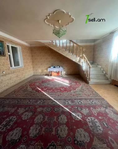 Երկու հարկանի քարե տուն Աբովյանում, 1170 ք.մ., 2 սանհանգույց, մասնակի վերանորոգում