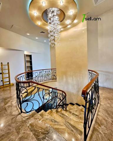 Երեք հարկանի քարե տուն Արաբկիրում, 3200 քմ, 3+ սանհանգույց, մեծ հողամաս, կապիտալ վերանորոգված