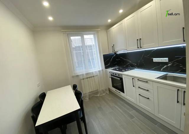 Մեկ հարկանի քարե տուն, Դալլաքյան փողոցի 2-րդ նրբանցք Քանաքեռ Զեյթունում, 70 ք.մ., եվրովերանորոգված