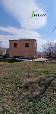 Երեք հարկանի քարե տուն Պտղնիում, 1300 ք.մ., 3+ սանհանգույց, եվրովերանորոգված