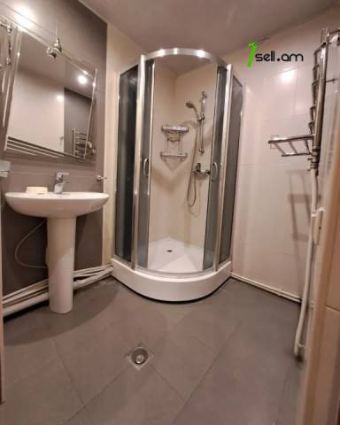 3 սենյականոց բնակարան Թումանյան փողոցում, 90 ք.մ., նախավերջին հարկ, կապիտալ վերանորոգված