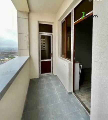 3 սենյականոց բնակարան նորակառույց շենքում Մոնթե Մելքոնյան փողոցում, 101 ք.մ., նախավերջին հարկ