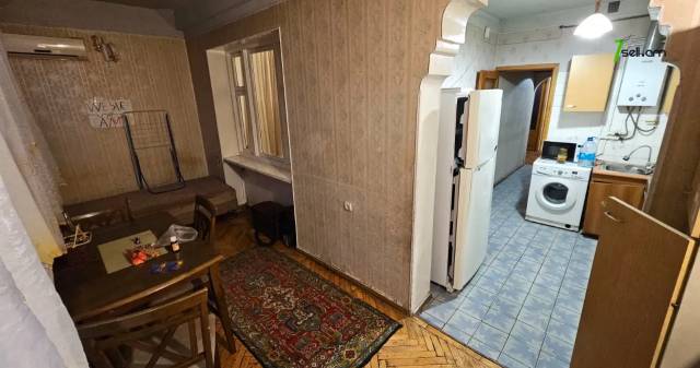 3 սենյականոց բնակարան Արտեմ Միկոյան փողոցում, 80 ք.մ., 3/5 հարկ, կապիտալ վերանորոգված, քարե շենք