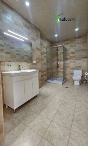 2 սենյականոց բնակարան նորակառույց շենքում Պարոնյան փողոցում, 80 ք.մ., 8/13 հարկ, բարձր առաստաղներ