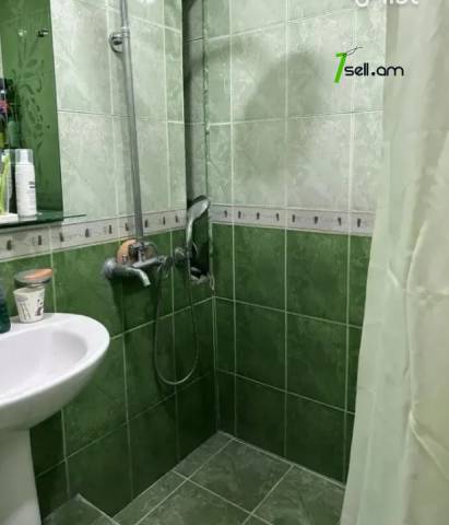 3 սենյականոց բնակարան Մինսկի փողոցում, 78 քմ, 5/9 հարկ, կապիտալ վերանորոգված