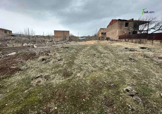Հողատարածք բնակելի շինությունների համար 5-րդ փողոցում Արագածոտնում, 1000 ք.մ.