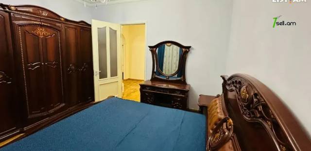 2 սենյականոց բնակարան Աբովյան փողոցում, 60 քմ, նախավերջին հարկ, կապիտալ վերանորոգված, քարե շենք