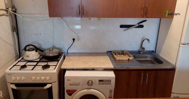 2 սենյականոց բնակարան Հանրապետության փողոցում, 42 ք.մ., կապիտալ վերանորոգված