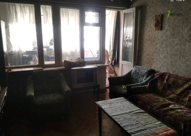 3 սենյականոց բնակարան Աշոտ Հովհաննիսյանի փողոցում, 78 ք.մ., 3/5 հարկ, բարձր առաստաղներ