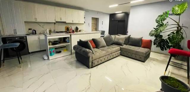 4 սենյականոց բնակարան Էրեբունու փողոցում, 100 ք.մ., բարձր առաստաղներ, կապիտալ վերանորոգված