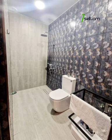 Երկու հարկանի քարե տուն Ծարավ աղբյուրի փողոցում Ավանում, 900 քմ, 3+ սանհանգույց, եվրովերանորոգված