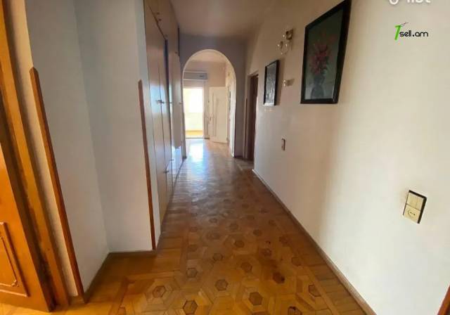 Երեք հարկանի քարե տուն Սերո Խանզադյան փողոցում Նորք Մարաշում, 370 ք.մ., 3+ սանհանգույց, մեծ հողամաս