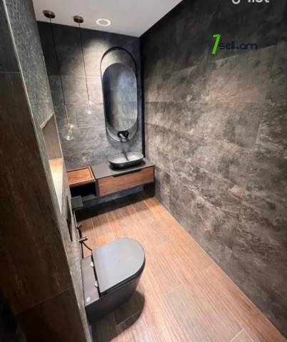 Երկու հարկանի թաունհաուզ Վերին Անտառային փողոցում կենտրոնում, 250 ք.մ., 3+ սանհանգույց