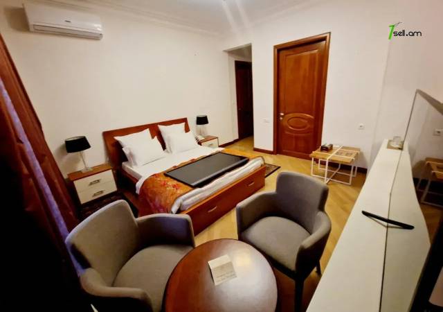 Չորս հարկանի քարե տուն Նաիրի Զարյան փողոցում Արաբկիրում, 600 ք.մ., 3+ սանհանգույց