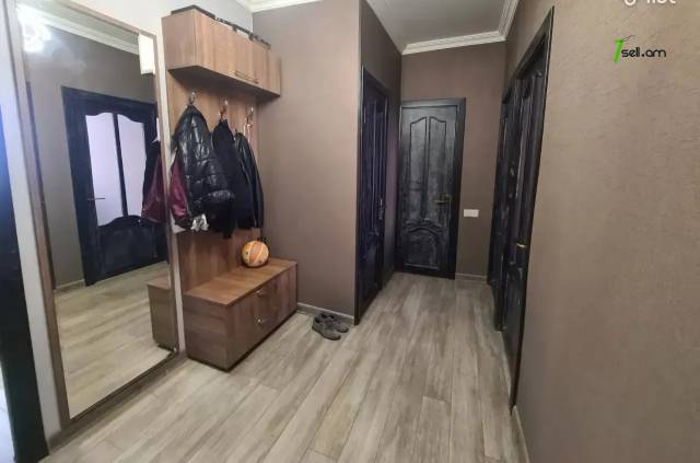 3 սենյականոց բնակարան, Դավթաշեն 4-րդ թաղամաս, 75 քմ, 6/9 հարկ, մի քանի պատշգամբ