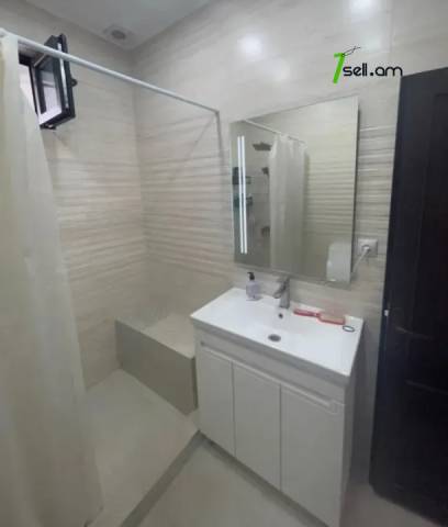 Մեկ հարկանի քարե տուն Նոր-Արեշի 46 փողոցում Էրեբունիում, 500 քմ, եվրովերանորոգված