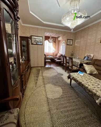 3 սենյականոց բնակարան, Hanrapetutyan Street, 85 քմ, նախավերջին հարկ, բարձր առաստաղներ