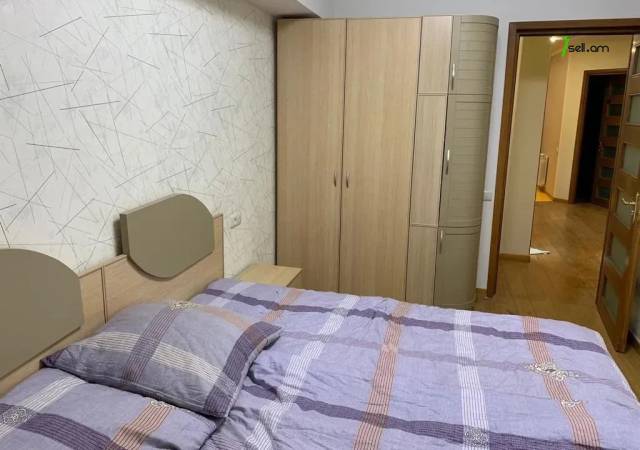 3 սենյականոց բնակարան Մոսկովյան փողոցում, 100 ք.մ., կապիտալ վերանորոգված