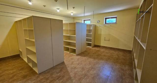 Չորս հարկանի քարե տուն Գարեգին Հովսեփյանի փողոցում Նորք Մարաշում, 2265 քմ, 3+ սանհանգույց