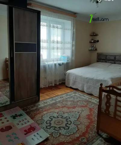 3 սենյականոց բնակարան Զաքարիա Քանաքեռցու փողոցում, 81 ք.մ., կոսմետիկ վերանորոգում, քարե շենք