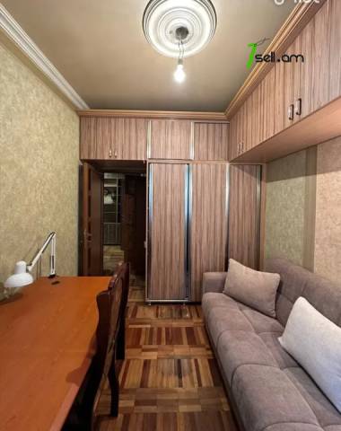 4 սենյականոց բնակարան Վիլնյուսի փողոցում, 76 ք.մ., 3/9 հարկ, մի քանի պատշգամբ, եվրովերանորոգված