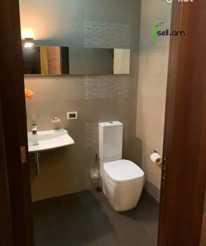 Ընդարձակ 3 սենյականոց բնակարան նորակառույց շենքում Դերենիկ Դեմիրճյան փողոցում, 202 քմ