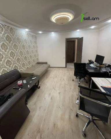 3 սենյականոց բնակարան Բագրատունյաց պողոտայում, 100 ք.մ., 2/5 հարկ, մի քանի պատշգամբ