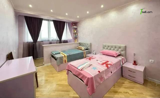 3 սենյականոց բնակարան Նալբանդյան փողոցում, 94 քմ, 2 սանհանգույց, մի քանի պատշգամբ